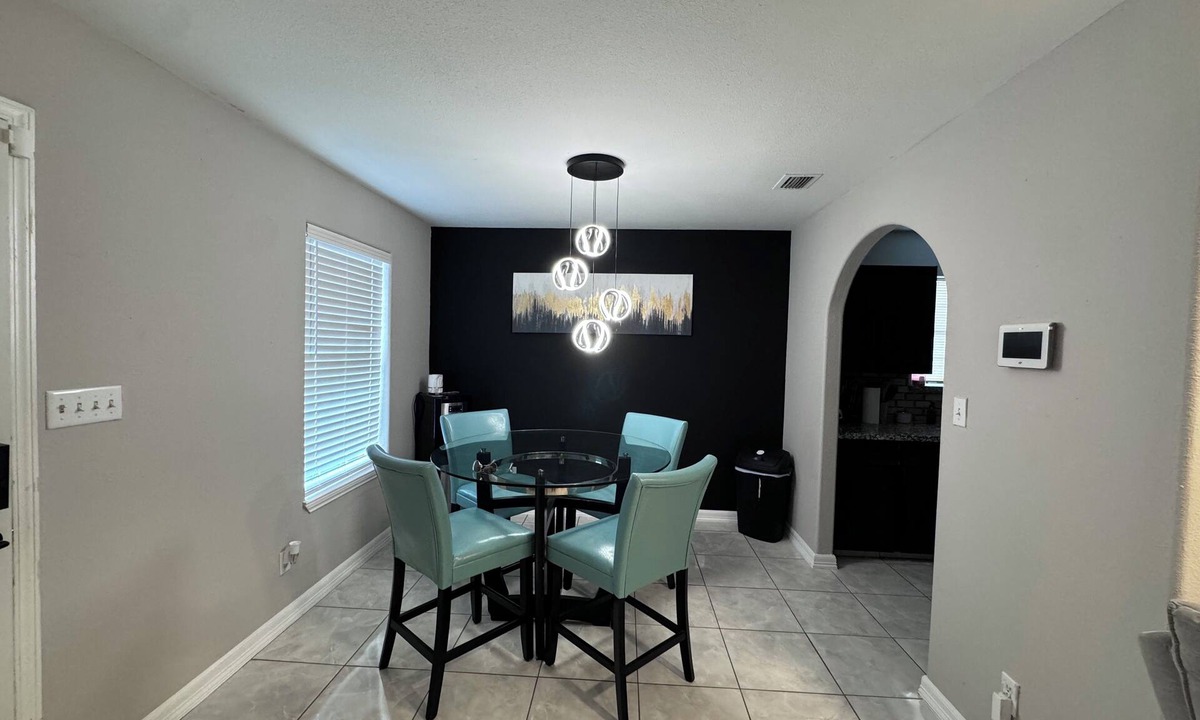 Donna House | Luxury Mint Entire Home 3bd -2 bath