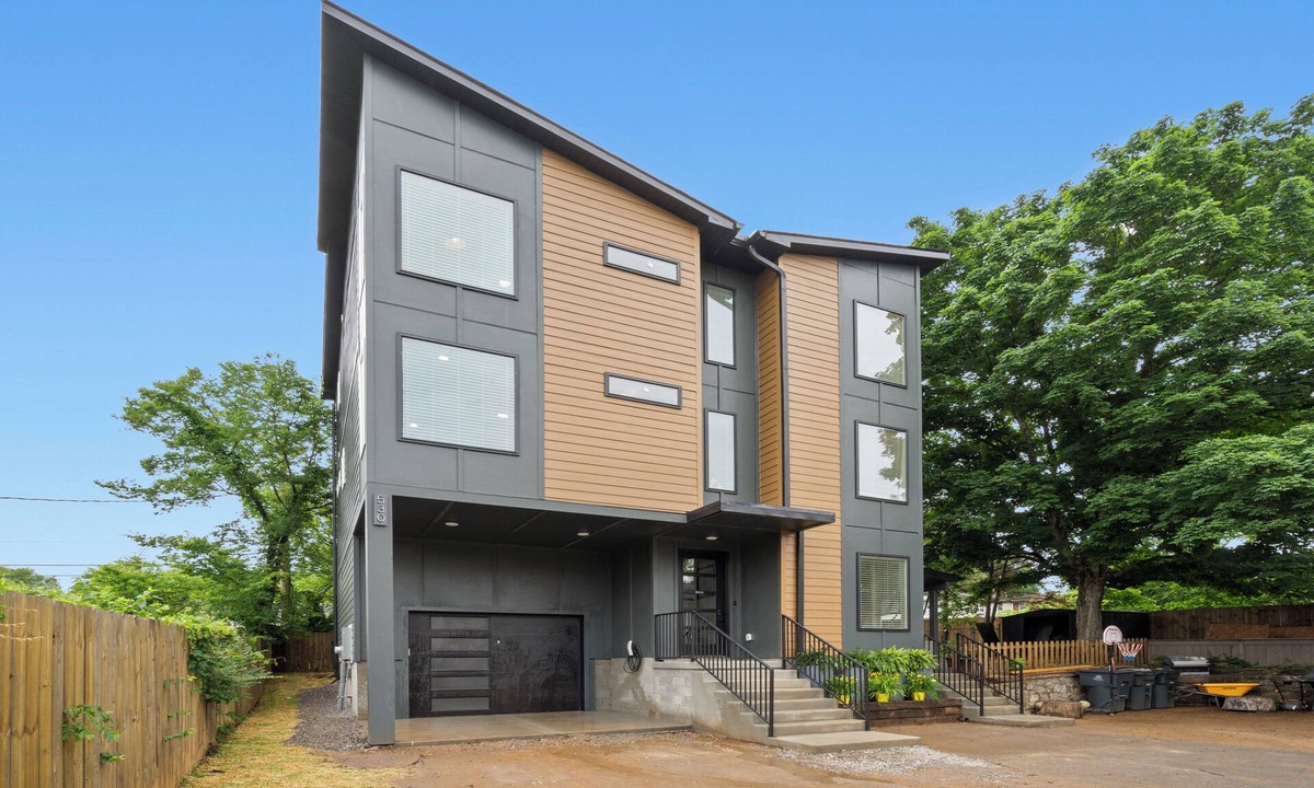 Charlotte Park House | Luxury modern 3bd/3ba, sauna, EV charger, 15mi BNA 7mi Broadway 6mi Vandy