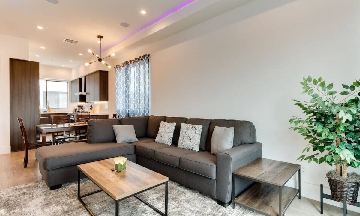 Mid City House | Luxury Modern 4 Bed 3 Bath Home with Rooftop Deck #3