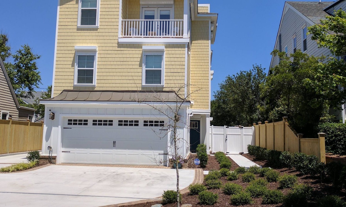 Northeast Virginia Beach House | Luxury modern beach house just steps from the beach. Virginia Beach North End.