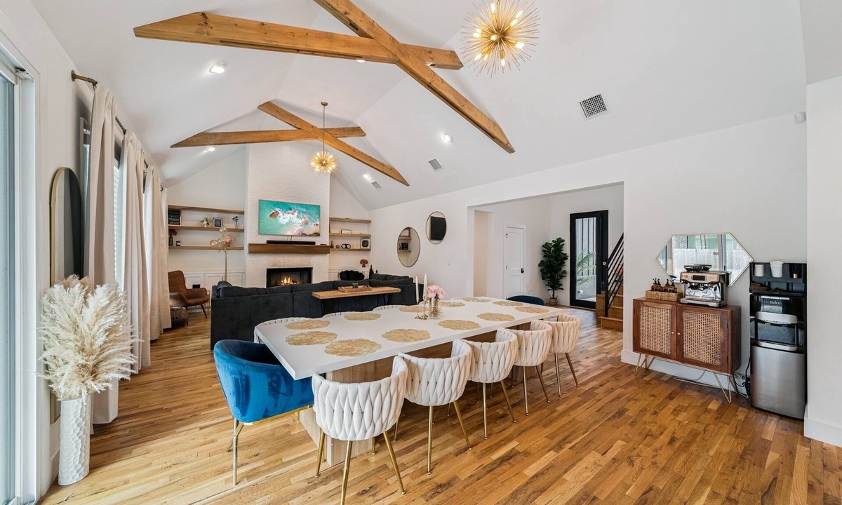 Bixby House | Luxury Modern Getaway South Tulsa, Full Gym, Arcade, Surround Sound, Fire Pit,