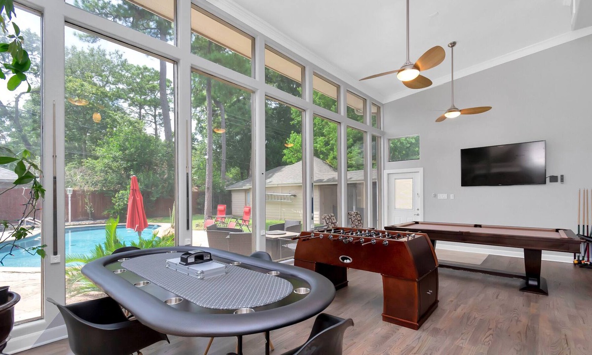 Ponderosa Forest House | ⭐️Luxury modern home with heated pool, hot tub & game room⭐️