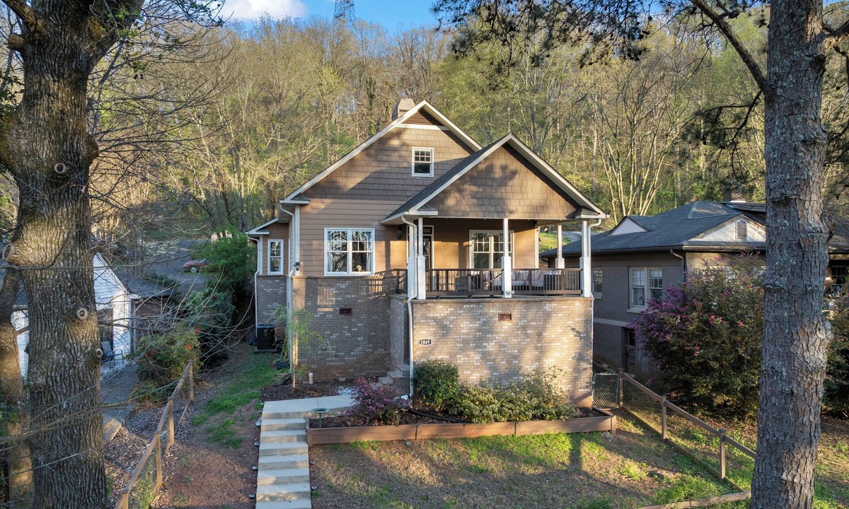 Glen Iris House | Luxury Modern Stay 3BR/2BA Pet Friendly Home Near UAB