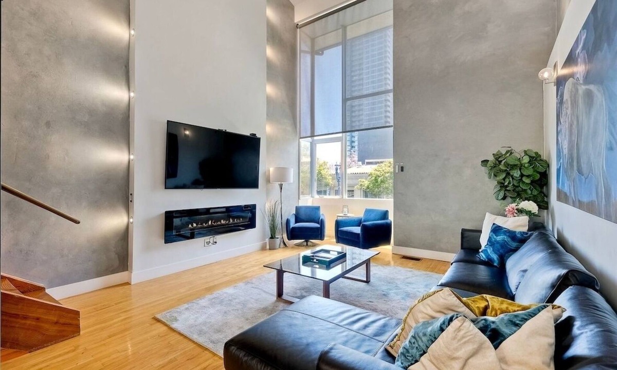 East Village House | Luxury Modern Townhome-Private Garage-Steps to Petco Park-Top-rated stay