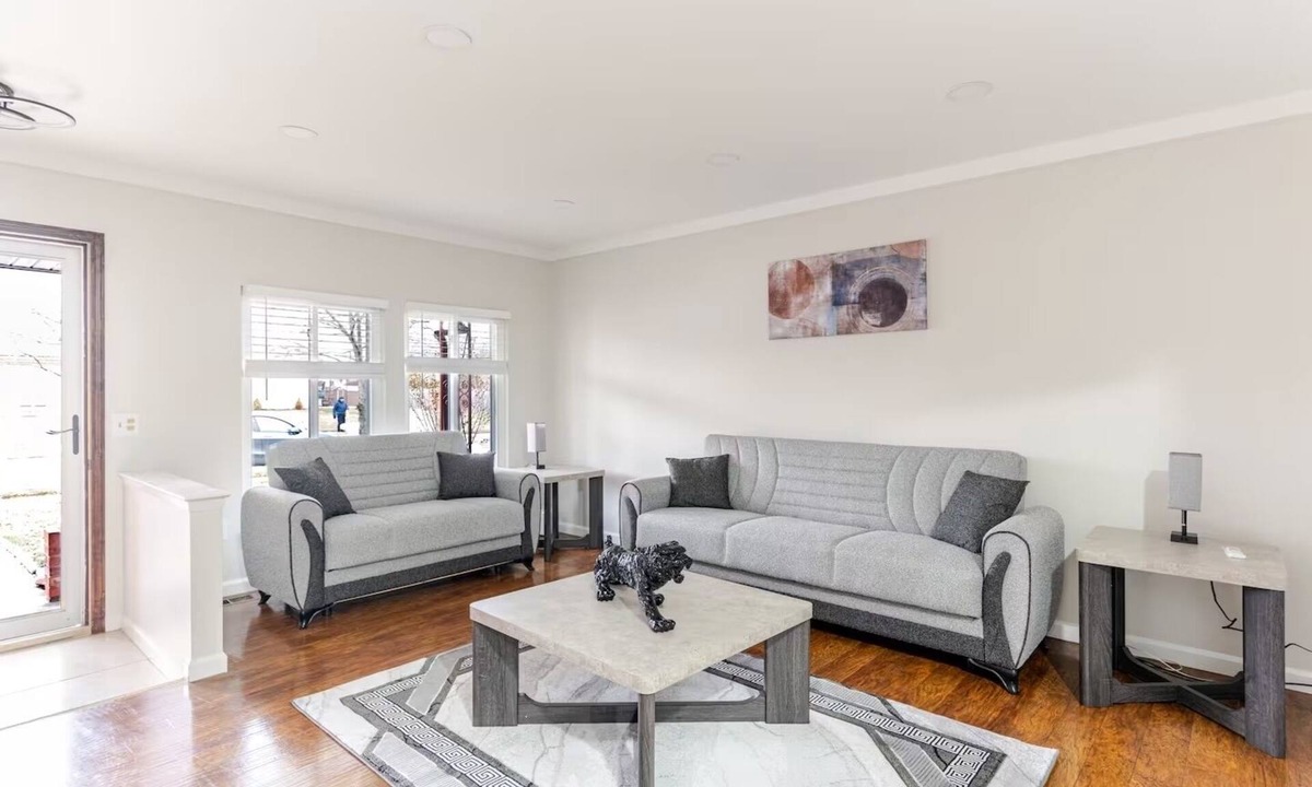 Sterling Heights House | Luxury Modern House Amazing location