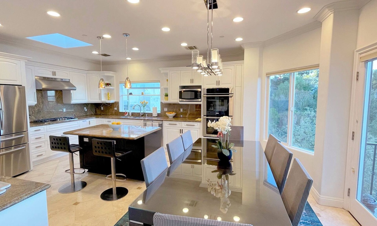 Woodland Hills House | Luxury Modern w/Great LA Views