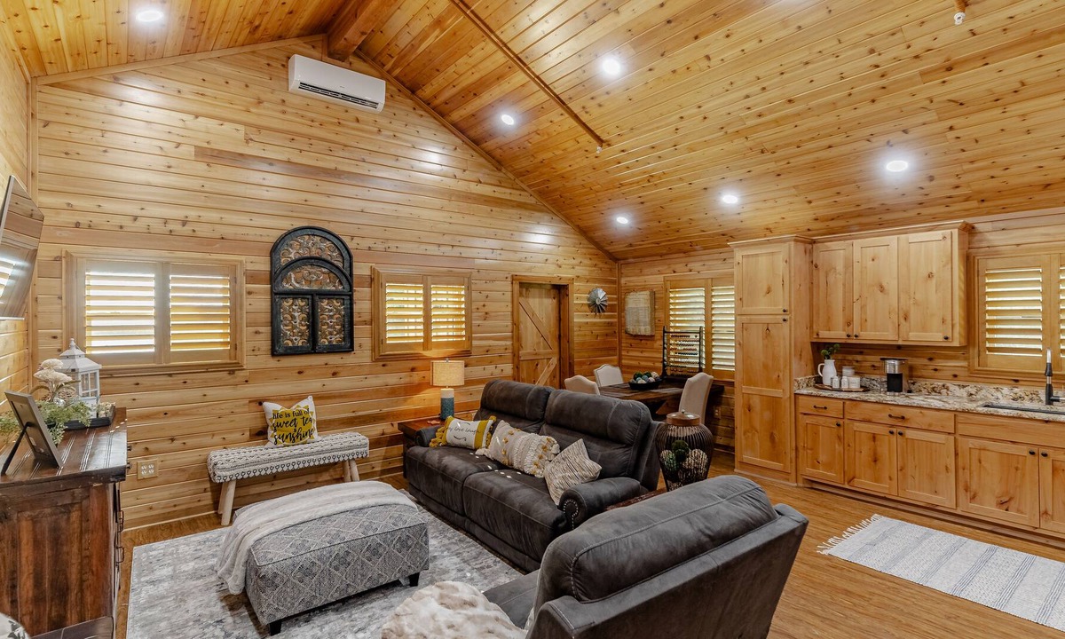 Lavon House | Luxury Mordicai Cabin at Historical Farm