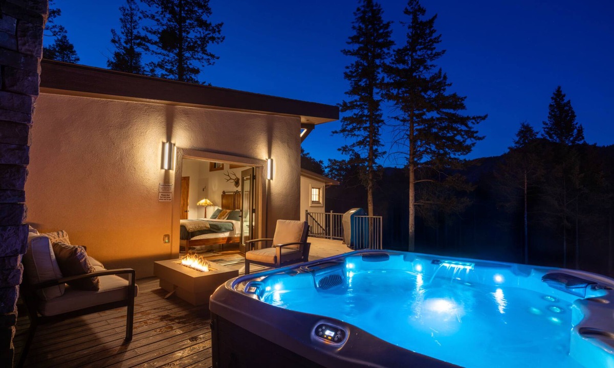 Cascade-Chipita Park House | Luxury Mountain Cabin with Large Deck, Hot Tub, Fire Pit, Forest & Peak Retreats