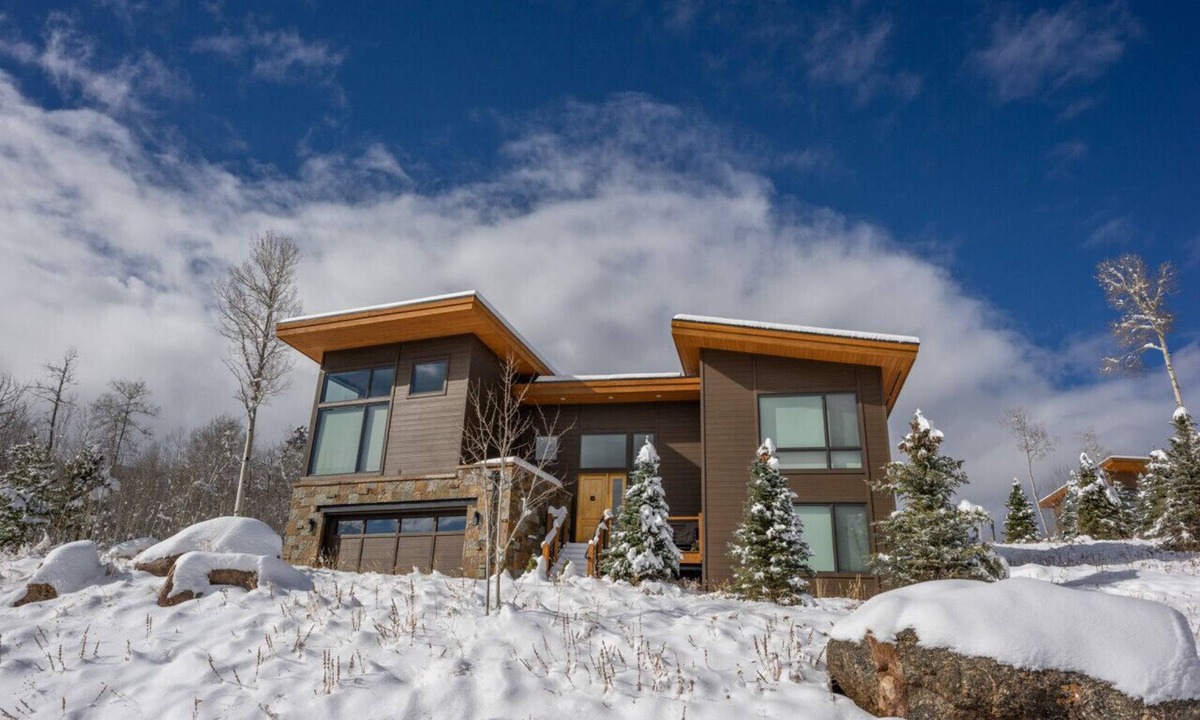 Silverthorne House | Luxury Mountain Home| Holiday Ready | 4 King Bedroom`s
