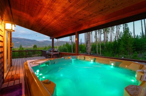 Fraser House | Luxury Mountain Home I Private Hot Tub I Amazing Views