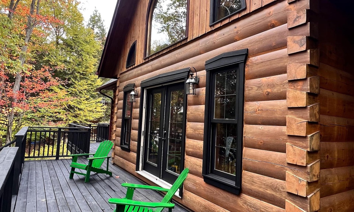 Seguin Cottage | Luxury Muskoka Lakefront Loghaus | 6BR, 4BA, Pet Friendly Retreat
