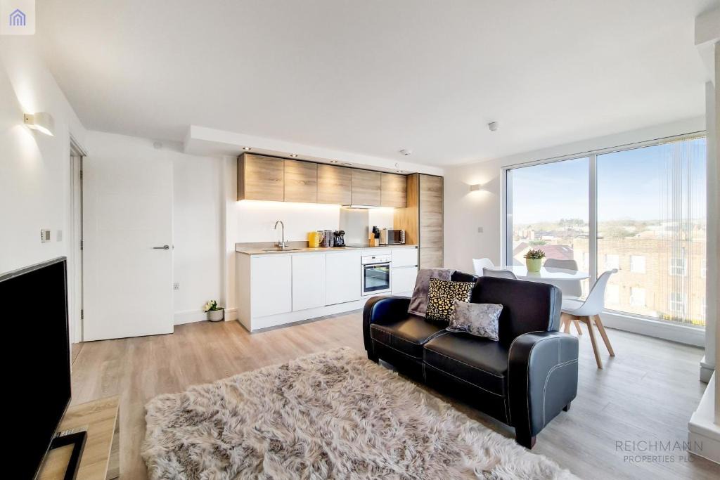 Edgware Apartment | Luxury New 2 Bed/2 Bathroom Flat With Balcony