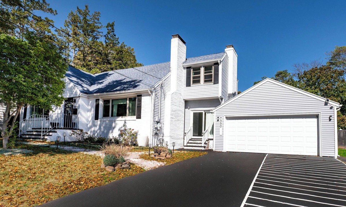 East Shore House | Luxury New Haven Retreat Private Pool, Gym, Cinema Near Yale & Beaches