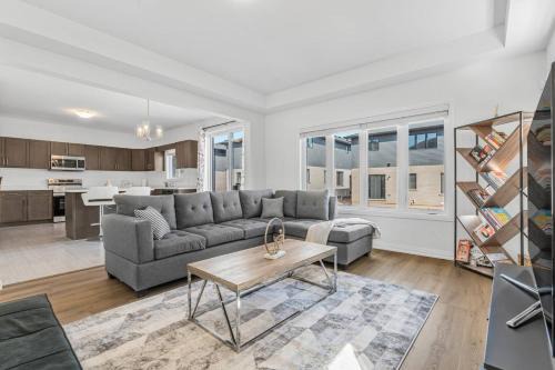 Fonthill House | Luxury New Home By Niagara Fall