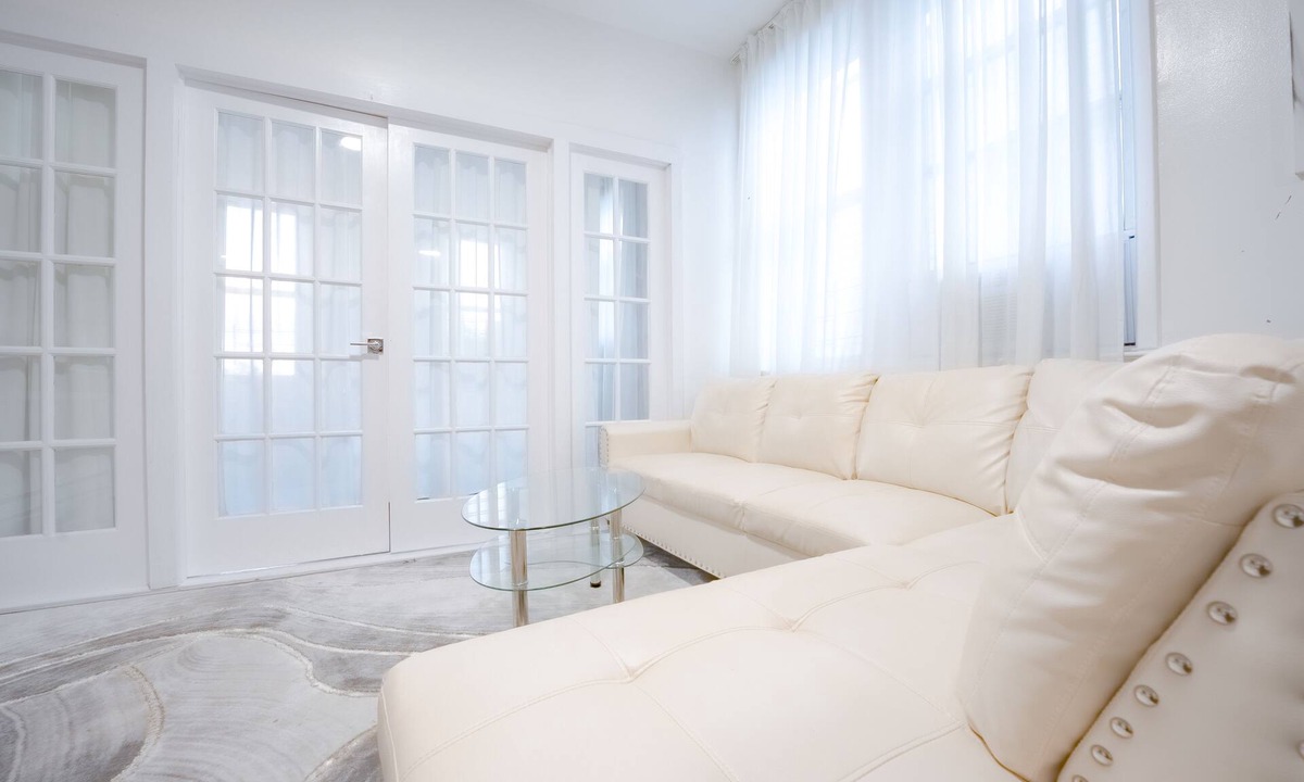 Southeast Yonkers House | Luxury NY Home 3BR with Easy Parking