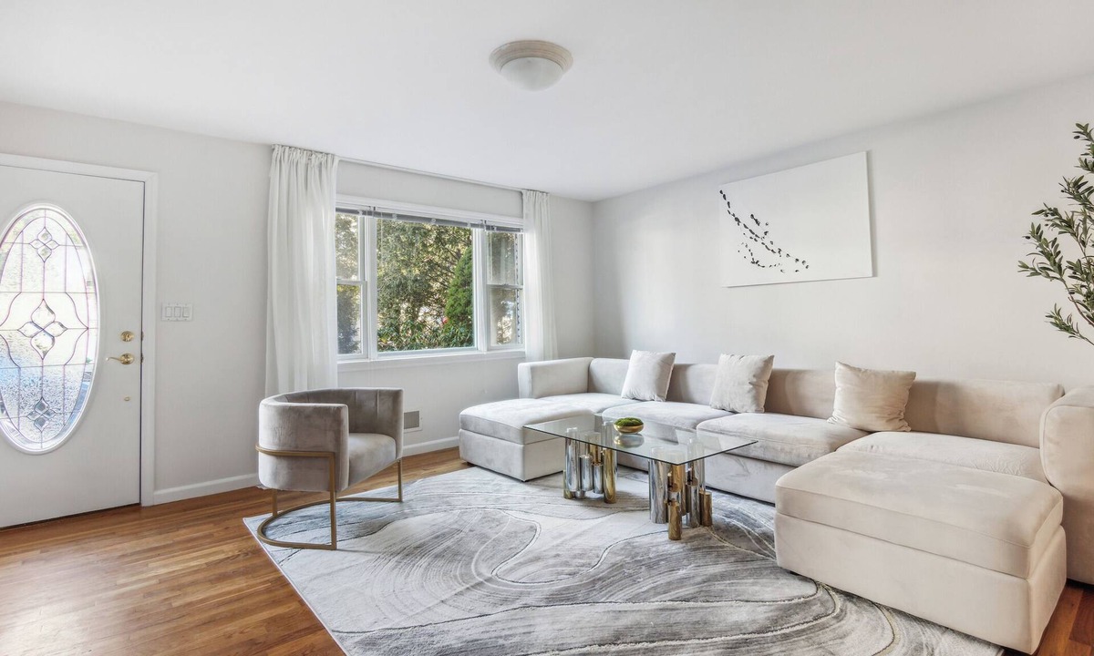 White Plains House | Luxury NY Home with Game Room & Free Parking