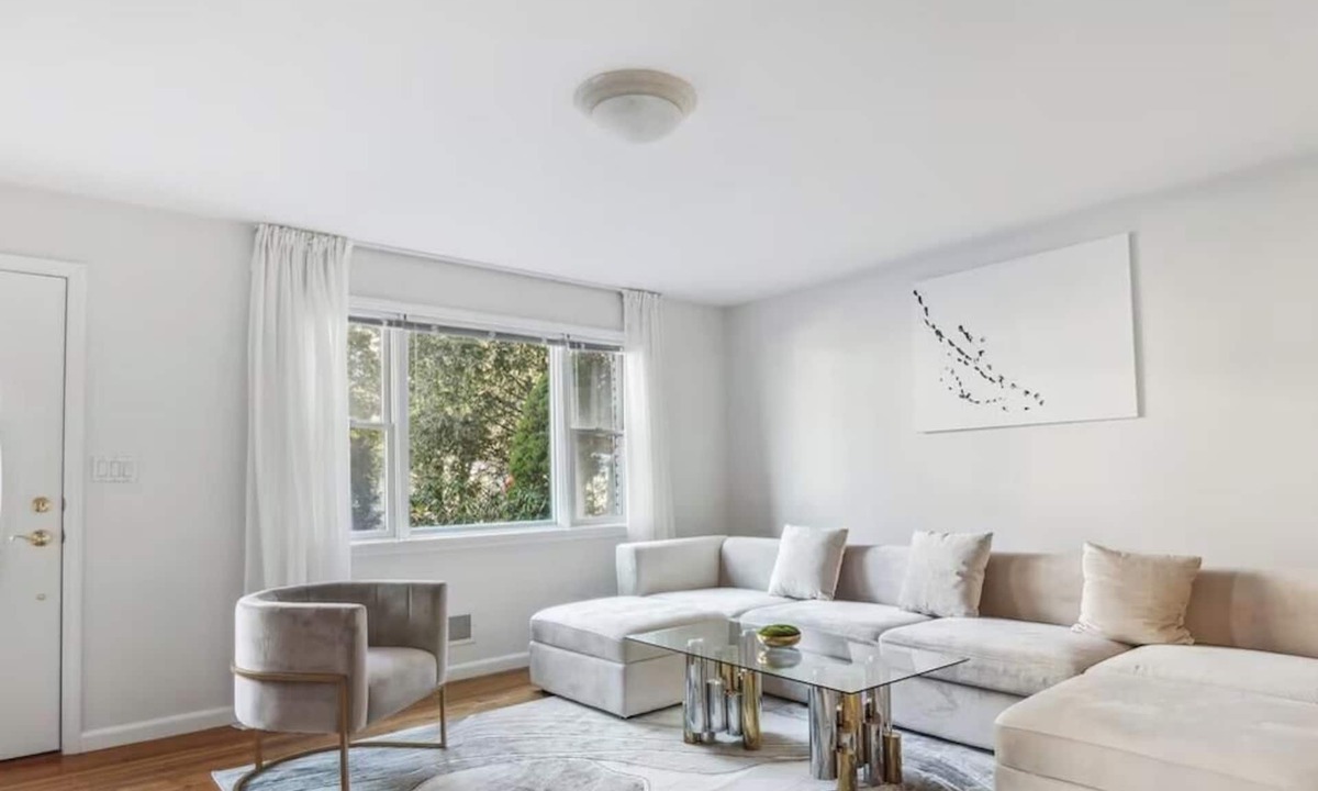 White Plains Villa | Luxury NYC Home Game Room Free Parking