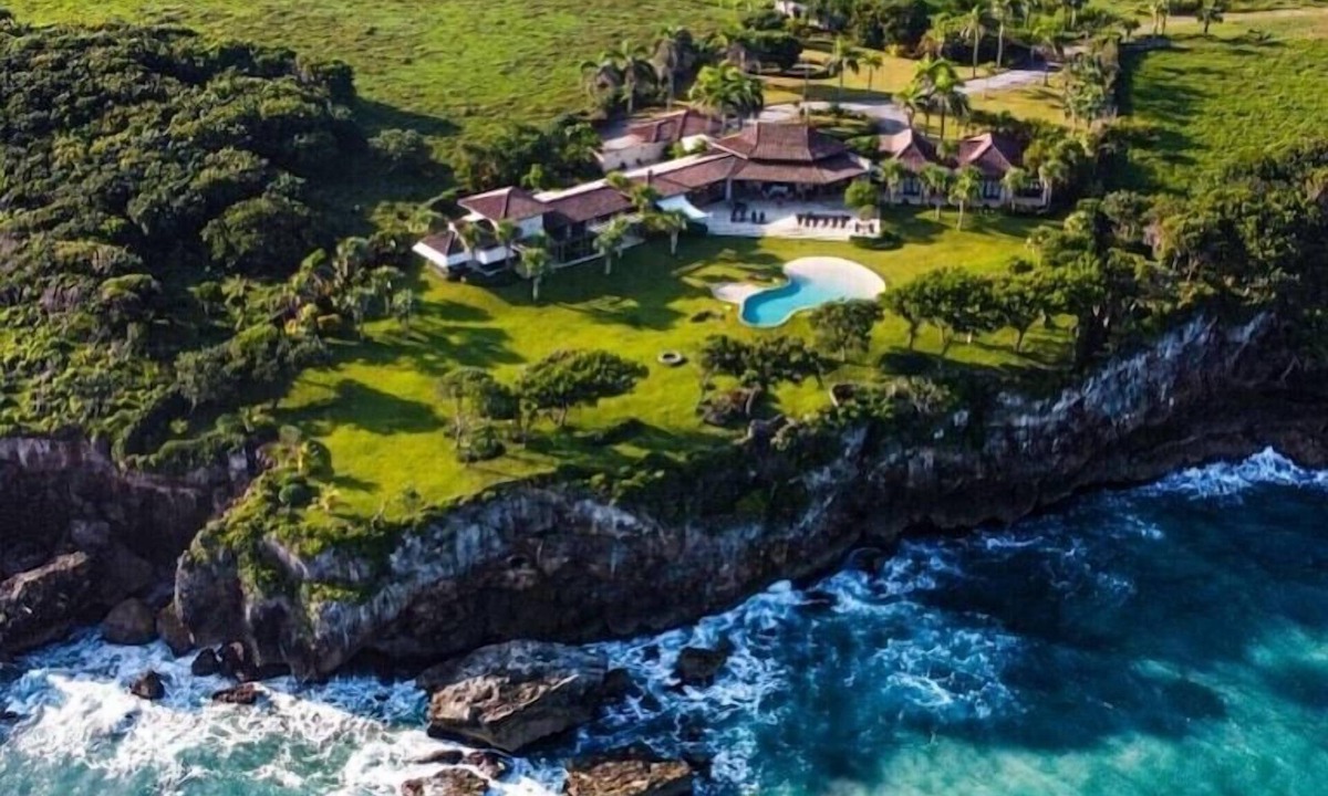 Abreu Villa | Luxury Oceanfront Villa w/Pool and cliffside tub
