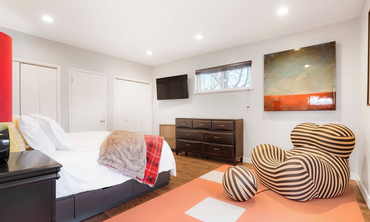 Scenic Heights House | Luxury Oasis Getaway, Hot Tub, Pet's and Park's