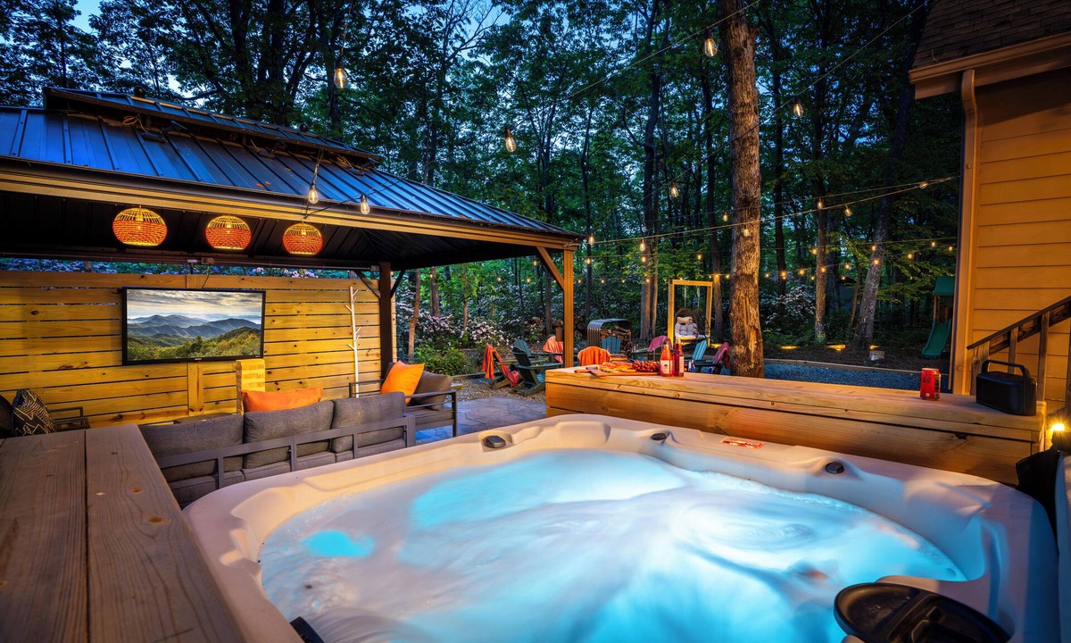 Chestnut Springs House | ​Luxury Oasis - Family & Pets - Outdoor Lounge