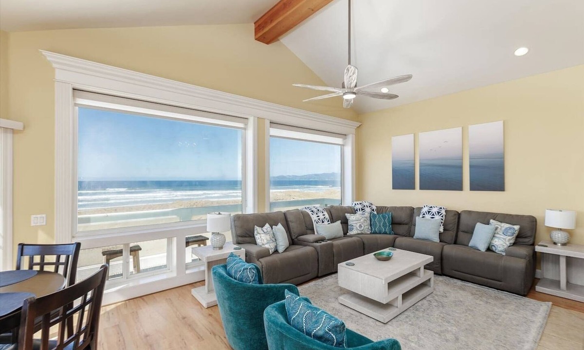 Oceano House | Luxury Ocean Front Beach Home! 4 bd/6 ba Sleeps 10