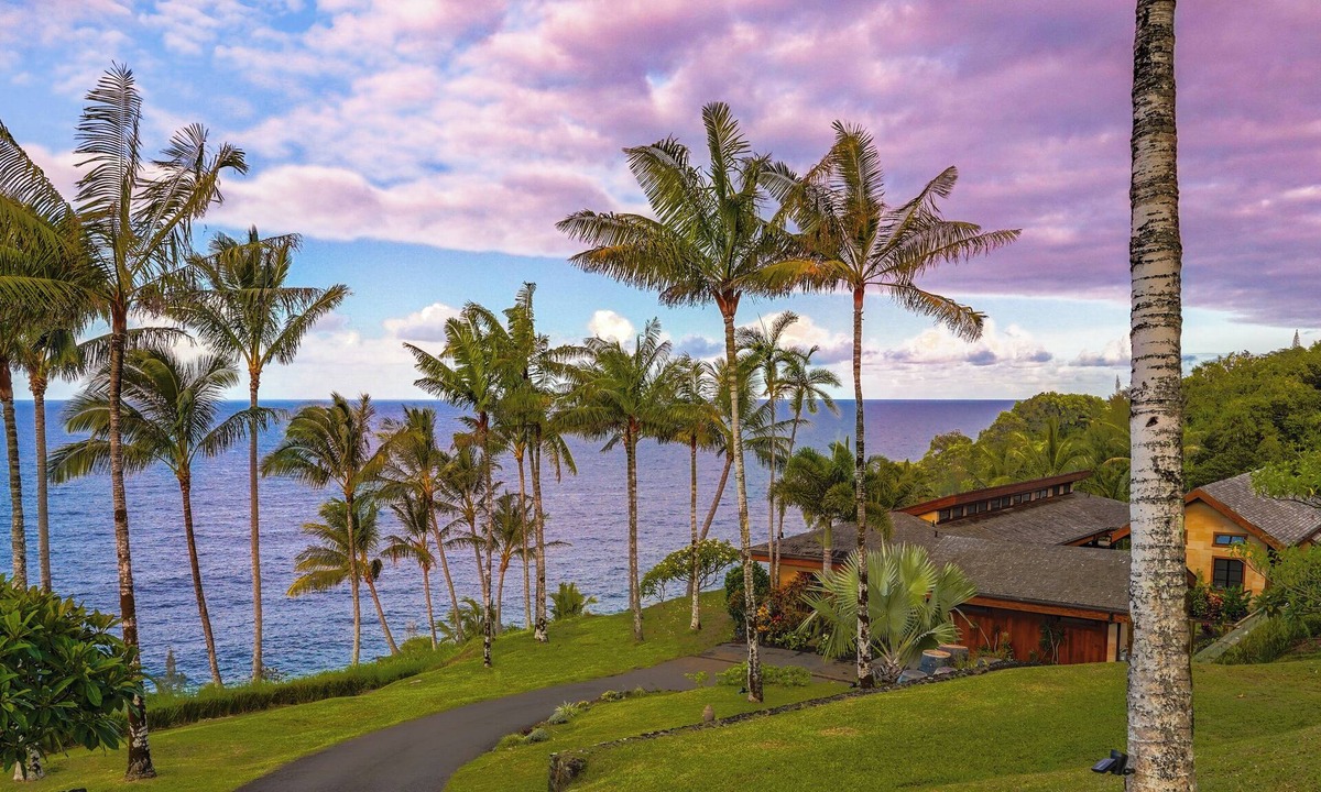 Ninole House | Luxury Oceanfront Balinese Oasis