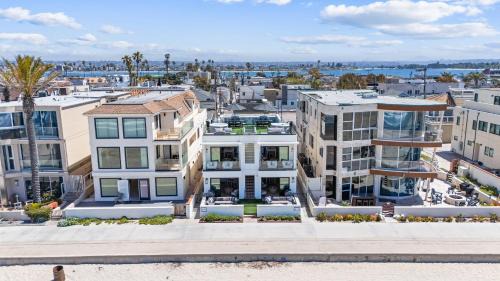 Mission Beach House | Luxury oceanfront fourplex with roof deck sleeps 22