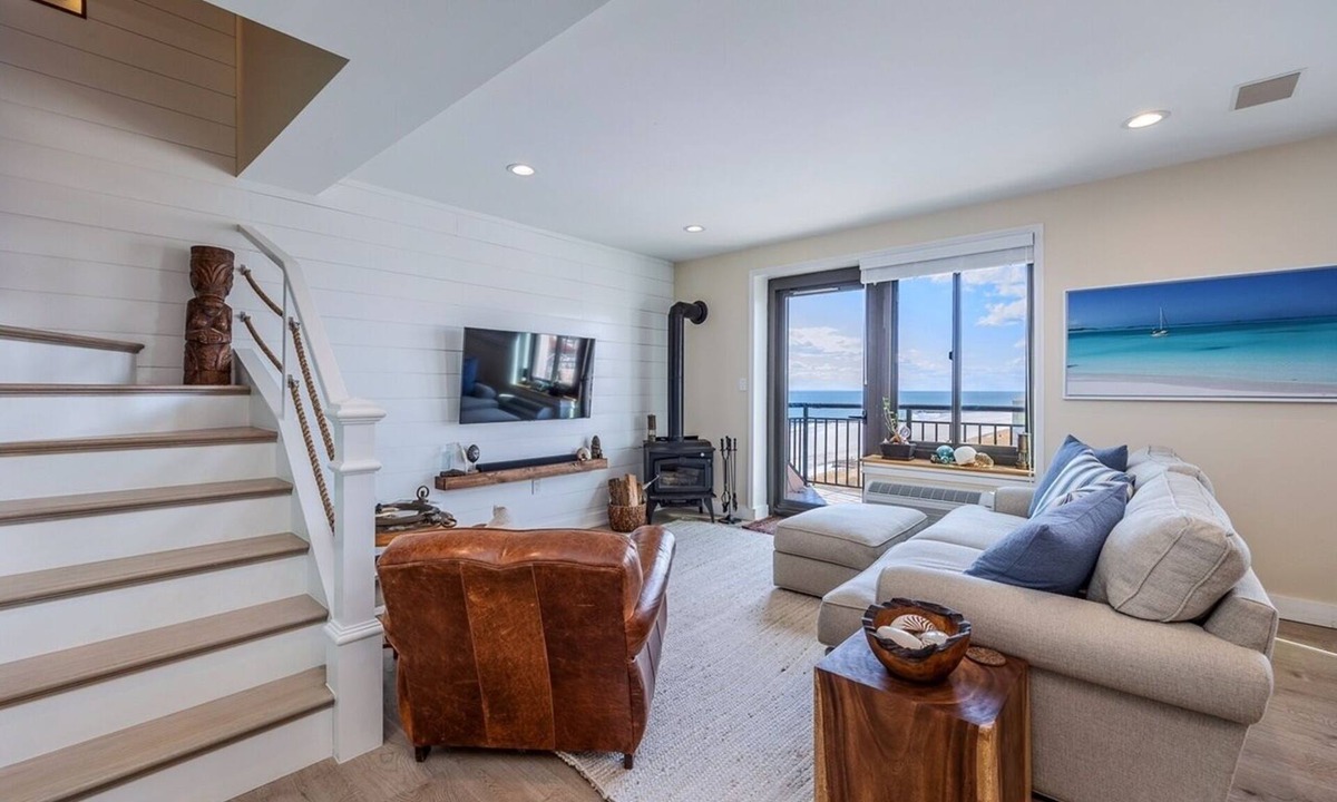 Long Beach Apartment | Luxury Oceanfront Penthouse Duplex with Balcony