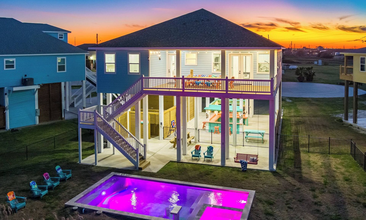 Crystal Beach House | Luxury Oceanview Beach House with Private Pool and Tiki bar