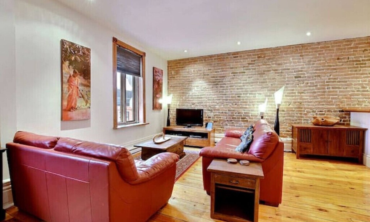 Ville-Marie Apartment | Luxury Old Montreal Heritage Home