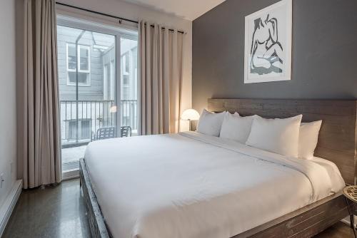 International District Apartment | Luxury Old Montreal Suite with Soaring Ceilings