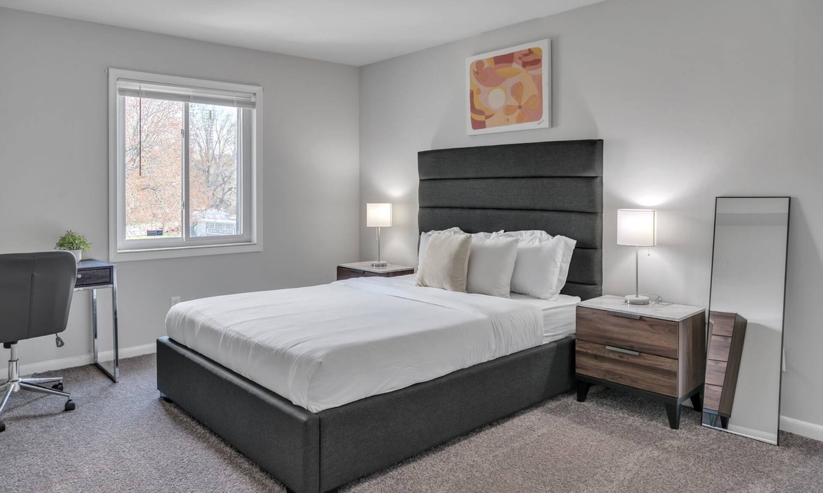 Edgemoor Apartment | Luxury on a Budget! Spacious Retreat Awaits