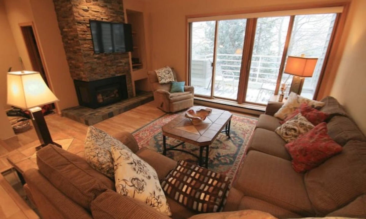 Winter Park Condo | Luxury on Main St +Hot Tub &Steps to Brew & Trails