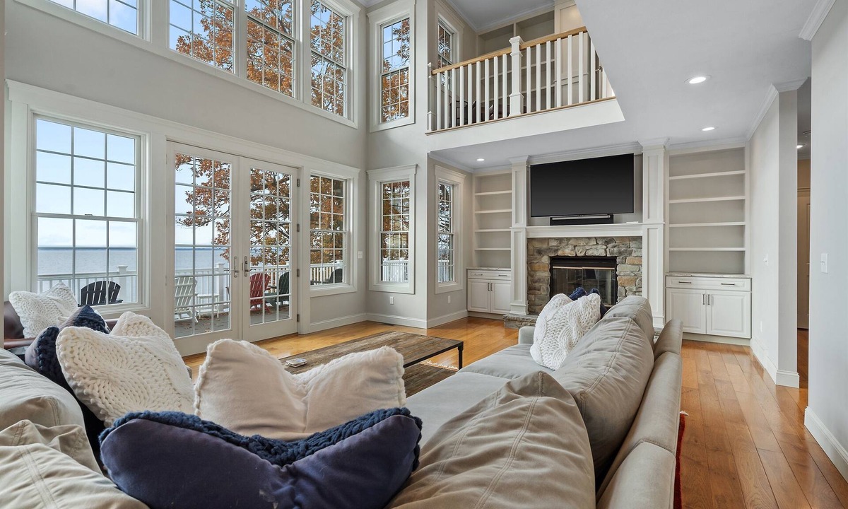 Cleveland House | Luxury Oneida Lakefront/Pet Friendly