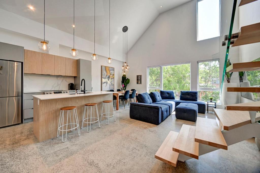 Pointe-Saint-Charles Apartment | Luxury Penthouse 3Bedrooms 2Bathrooms Downtown Private Roof Terrace presented by TripMontreal