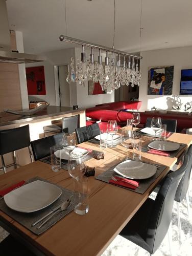 Davos-Dorf Apartment | Luxury Penthouse 4 Bedroom 8 Min walk to WEF Davos