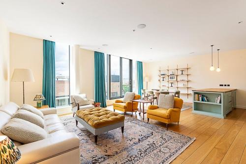 South Bank Apartment | Luxury Penthouse Overlooking the Thames