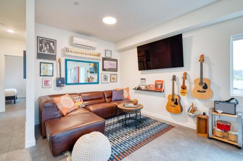 Hosford-Abernethy House | Luxury Penthouse - Rooftop Deck - 3BR - AC