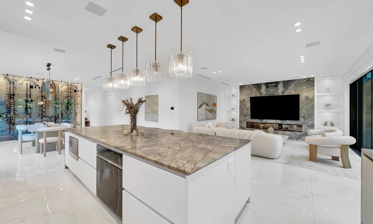Coral Way Hotel | Luxury Pool Home - Downtown Brickell