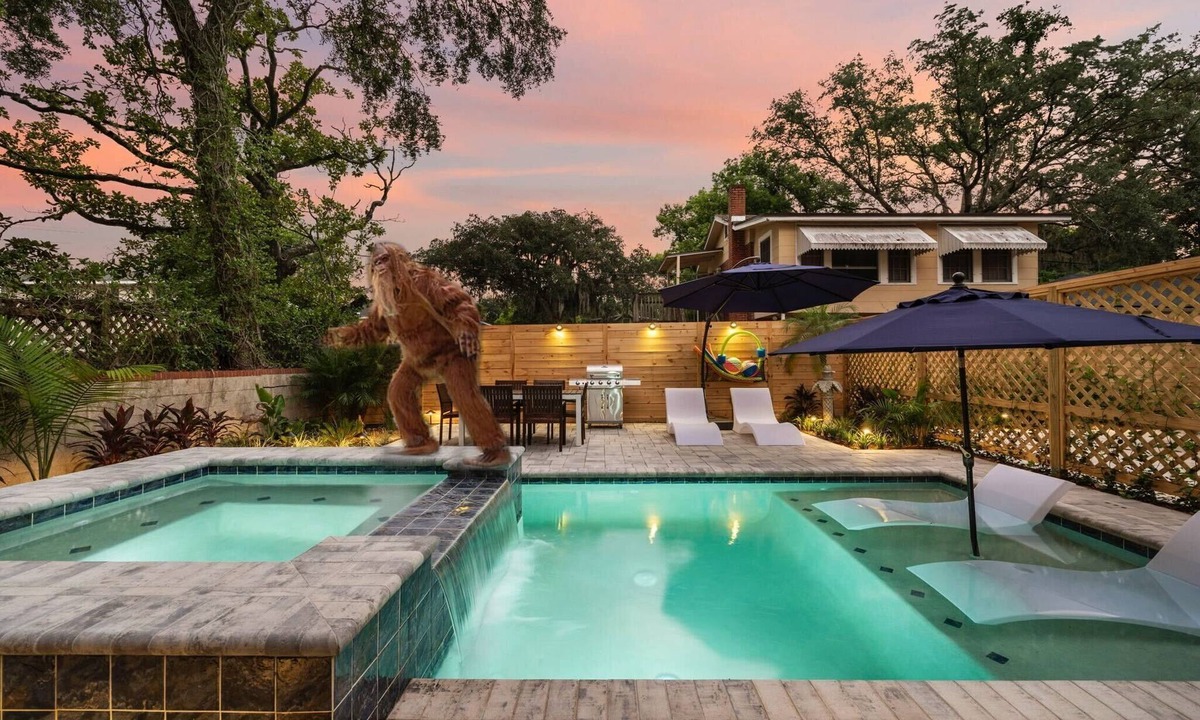 San Marco House | Luxury Pool & Hot Tub Oasis with Guest Suite