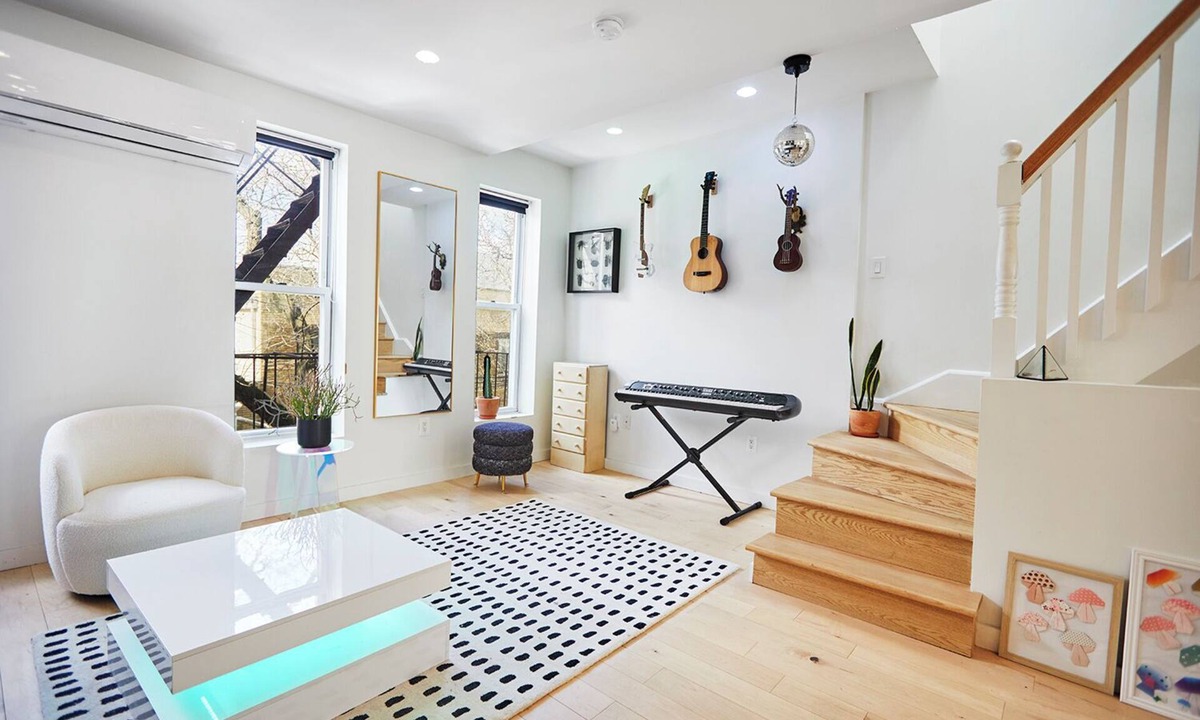 Greenpoint Apartment | Luxury Prime Greenpoint/Williamsburg Triplex Townhouse – Private, Spacious”