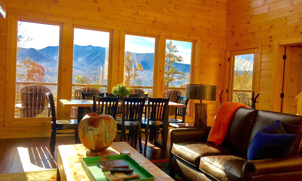 Gatlinburg Cabin | Luxury Private Cabin with Mt.Le Conte views! 5 Stars, Hot Tub, Theatre/Game Room