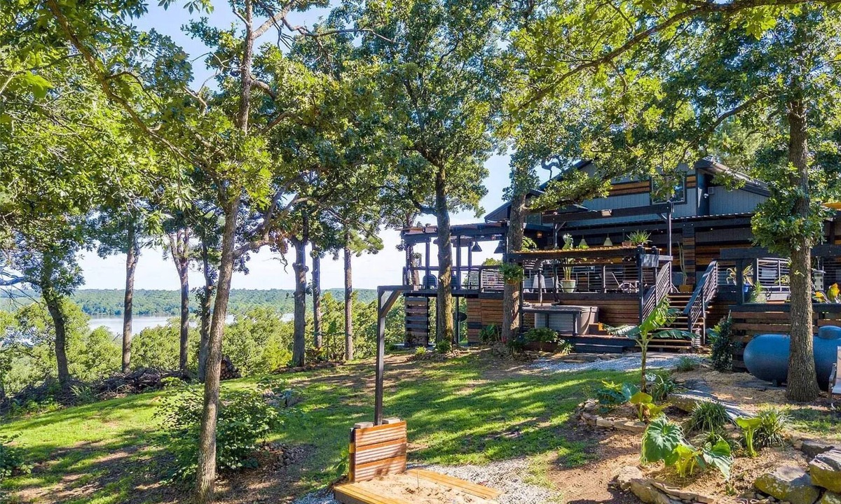 Eufaula House | Luxury private lake home - Hot tub & fire pit
