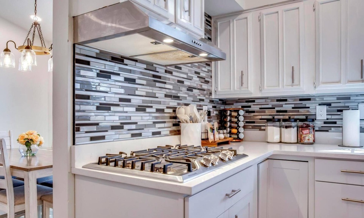 Buechel House | Luxury: Private Pickleball, Tennis, Pool, & Hottub