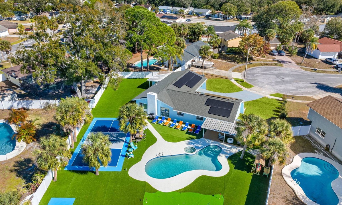 Town N County Park House | Luxury Private Resort | Pickleball Pool Relax
