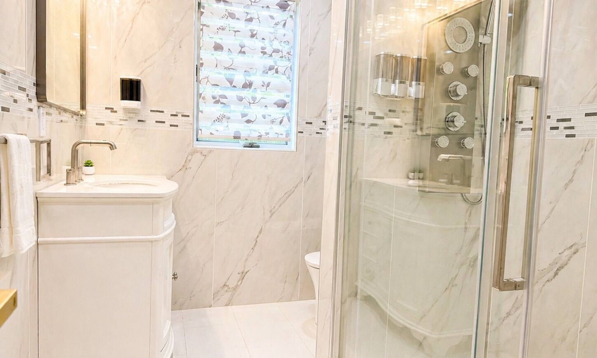 Irvington House | Luxury Private Retreat - 7 Bedrooms - 5.5 Baths - Sleeps Large Groups
