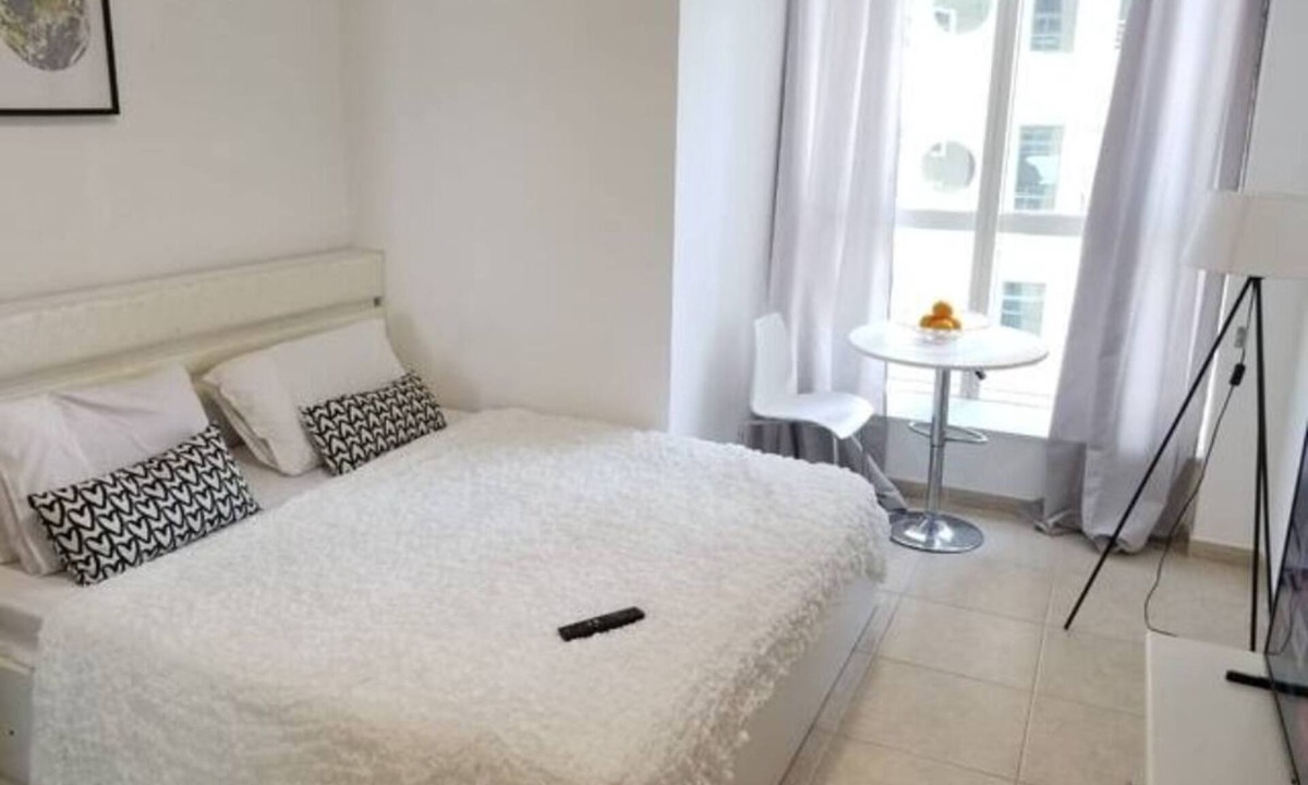 Dubai Marina Apartment | Luxury Private Room in an Apartment Next to Barasti Beach