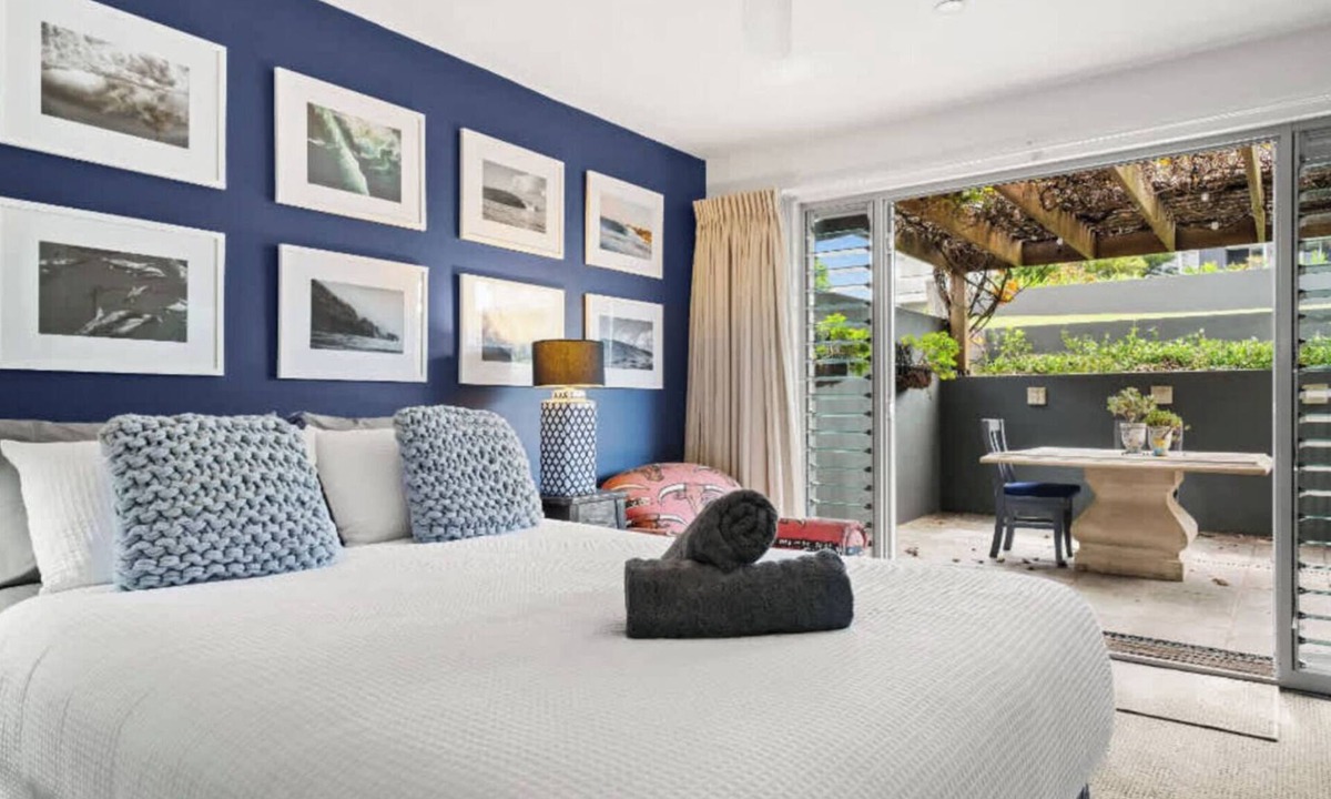 Wamberal Bed & Breakfast | Luxury Queen Room - Close to Beach.