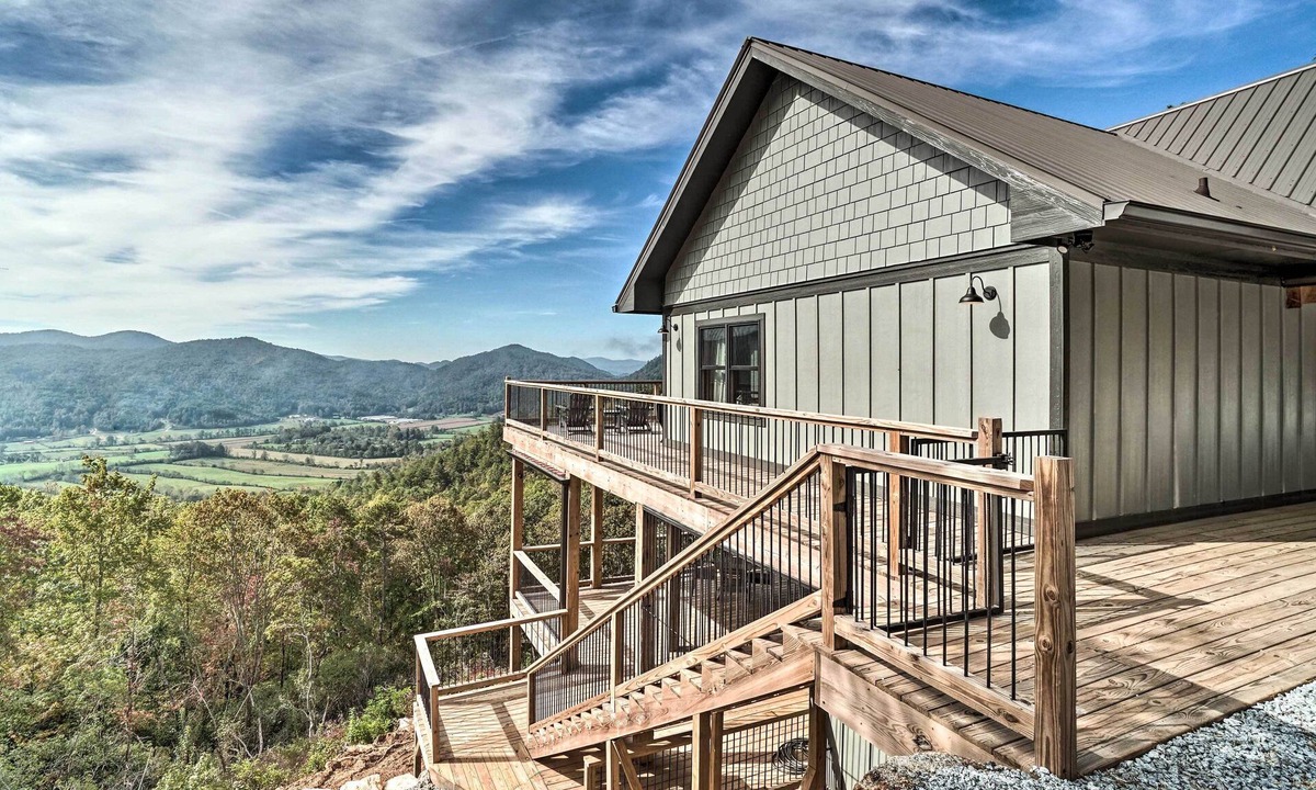 Rabun Gap House | Luxury Rabun Gap Getaway w/Soaring Views!