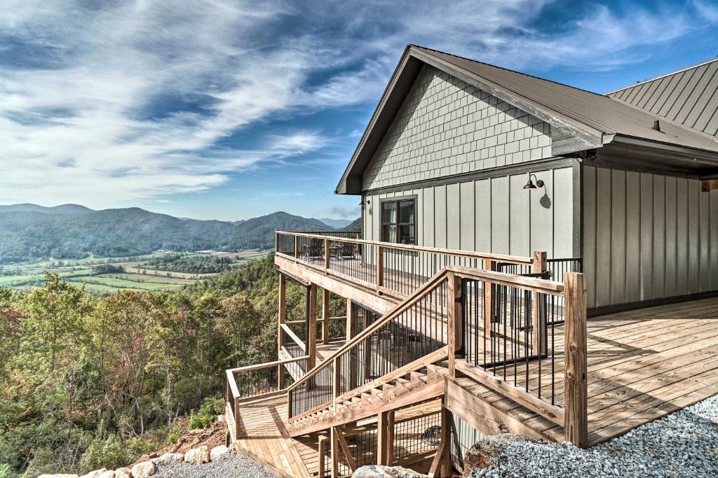 Rabun Gap House | Luxury Rabun Gap Getaway with Soaring Views!